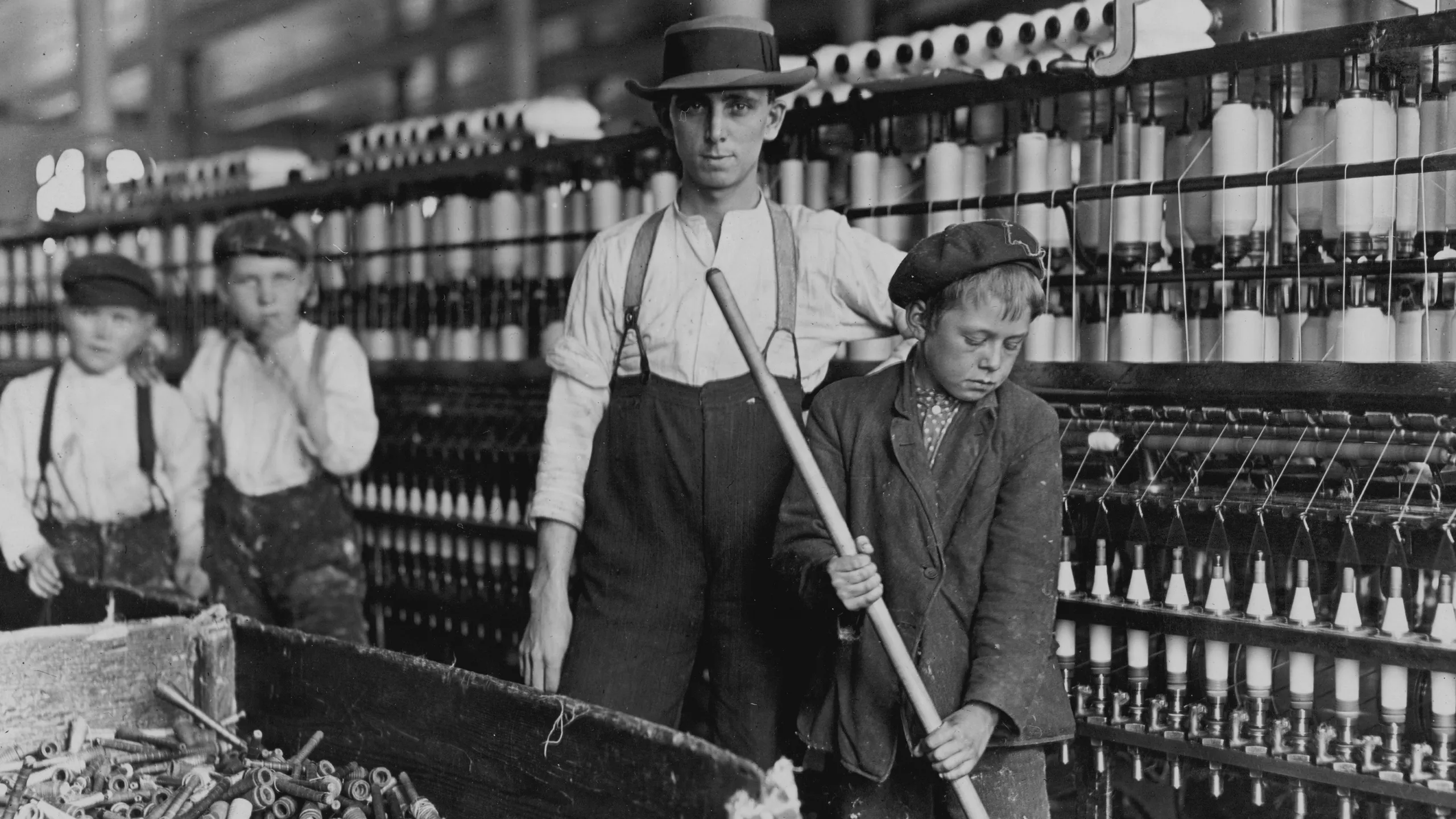 Жизнь рабочих 19 века. Детский труд в Англии 19 век. Рабочие в США 19 века. Индустриальное общество США 20 век. Рабочий класс в России в начале 20 века.